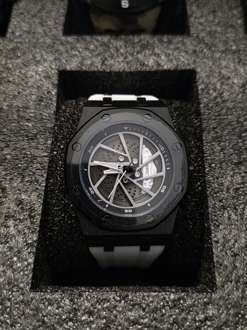 Invicta Racing Series - Black & White